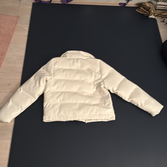 Chelsea DeBoer Winter White Faux Leather Puffer Coat, Large, NWT - Picture 7 of 9